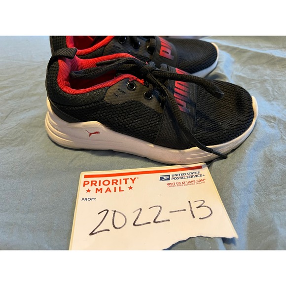 Boys red & black Puma athletic shoes size 11.5 - Picture 3 of 5